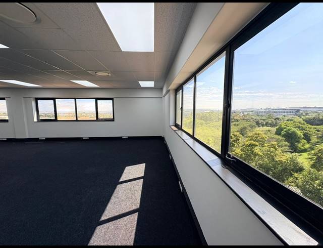 229M² OFFICE TO LET IN MIDRIDGE PARK